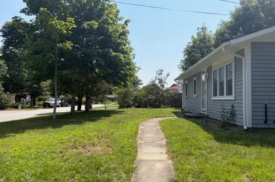 28 Prince Henry Dr 1