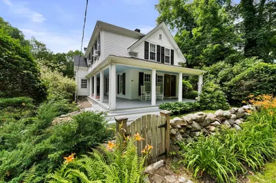 807 Summer St 1