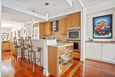 17 Albemarle St #1