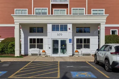 250 Main St #305 1