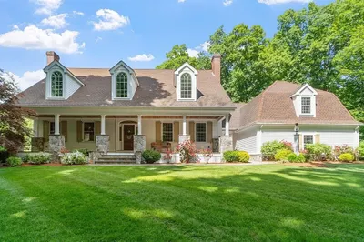 10 Cobblestone Lane 1