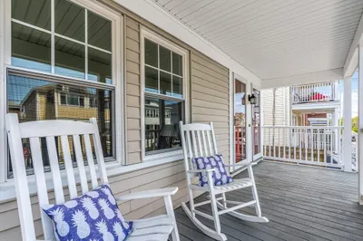 44-46 Woods Ave #44 1