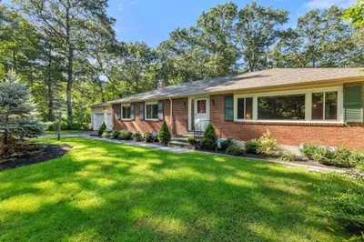 5 Crest Dr W Dr