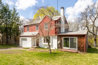 18 University Dr