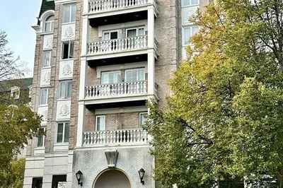 100 Marina Dr #206