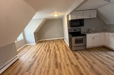 378 Center St #6 1
