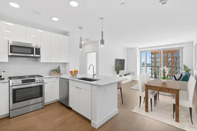 45 Lewis St #416