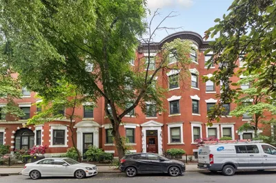 90 Gainsborough St #404E