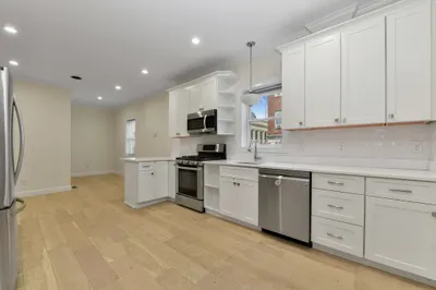 111 Maverick St #1 1