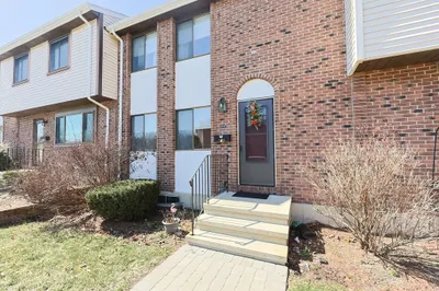 399 Pond St #F9 1
