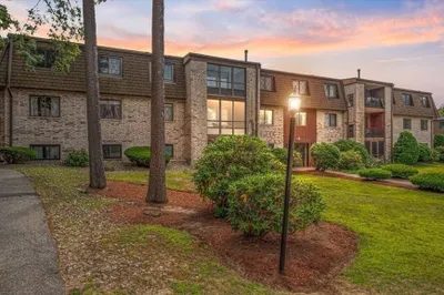 2 Greenbriar Dr #204
