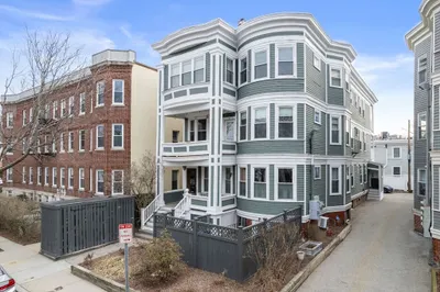 122 Trowbridge St #1R