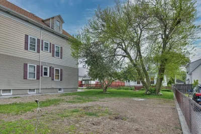 39 Lakeside St