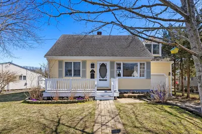 2 Bay Dr