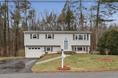 8 Stoneybrook Drive 1