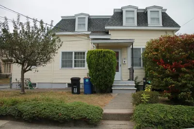 11 Foster St