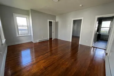 558 Plymouth Ave #1L