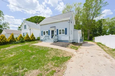 28 Custer St