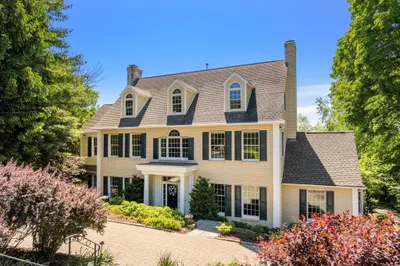 99 Huntington Rd 1