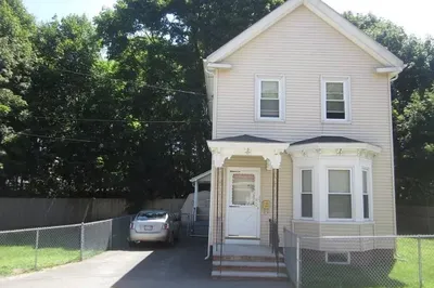 17 Holworthy Place