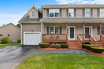 17 Oakes Circle #17 1