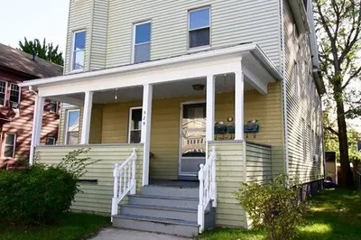 524 Armory Street 1
