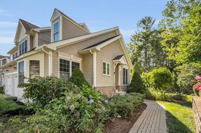75 Pondside Dr #75