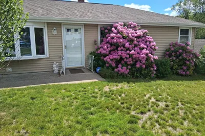 43 Robin Rd