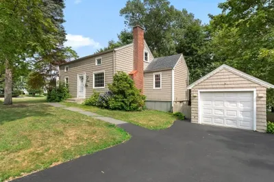 221 Kings Grant Rd 1
