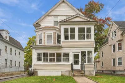 190 Oak St 1