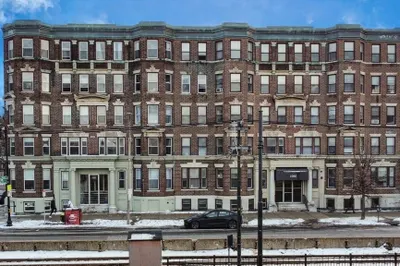 1082 Commonwealth Ave #403
