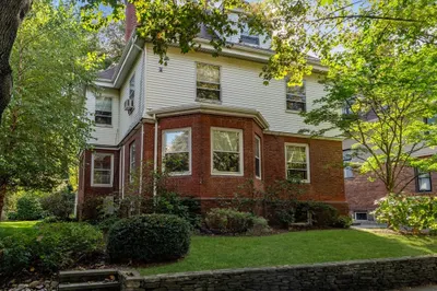 105 Babcock St 1