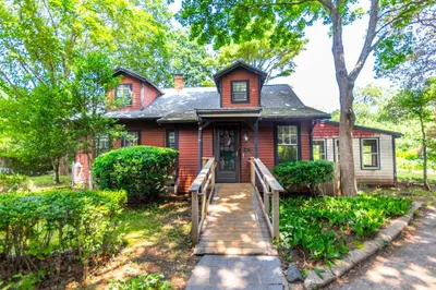 737 Sandwich Rd 1