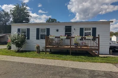 93 Grochmal Avenue #12 1