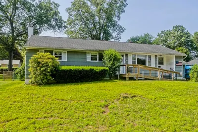 32 Cora St