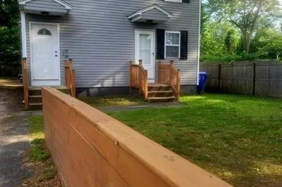 15-17 Otis Ct #17 1