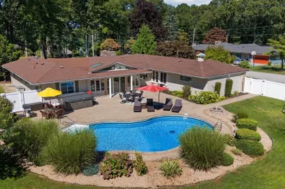 48 Maplecrest Drive 1