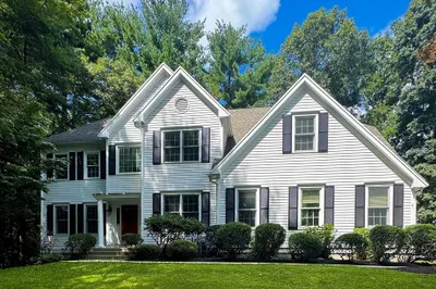 4 Metacomet Lane 1