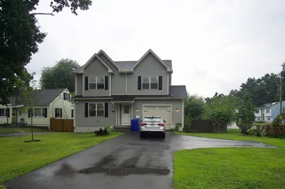 1289 Bay St 1