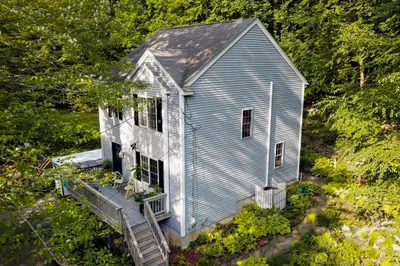 271 Mashapaug Rd 1