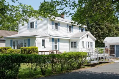 20 Forest Ave