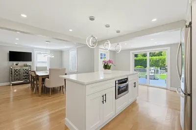 8 Woodbury Ave 1