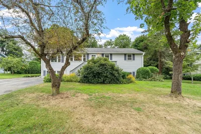 15 Champlain Dr