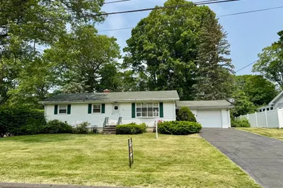 43 Mount Tom Ave