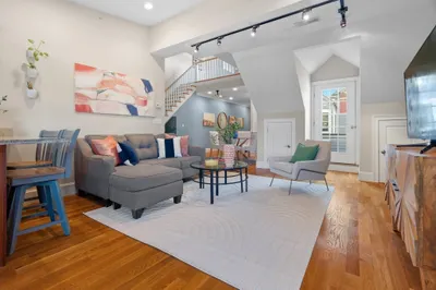 224 Florence St #10 1