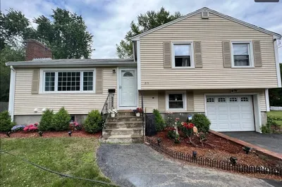 221 Totten Pond Rd #NA 1