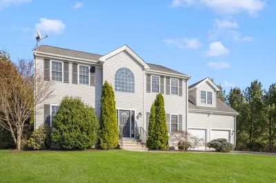 15 Willow Creek Dr