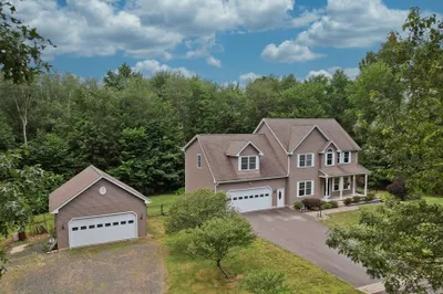25 Davis Rd 1