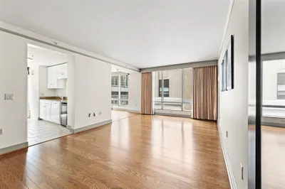 3 Avery St #404