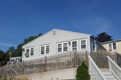 406 Bay Rd